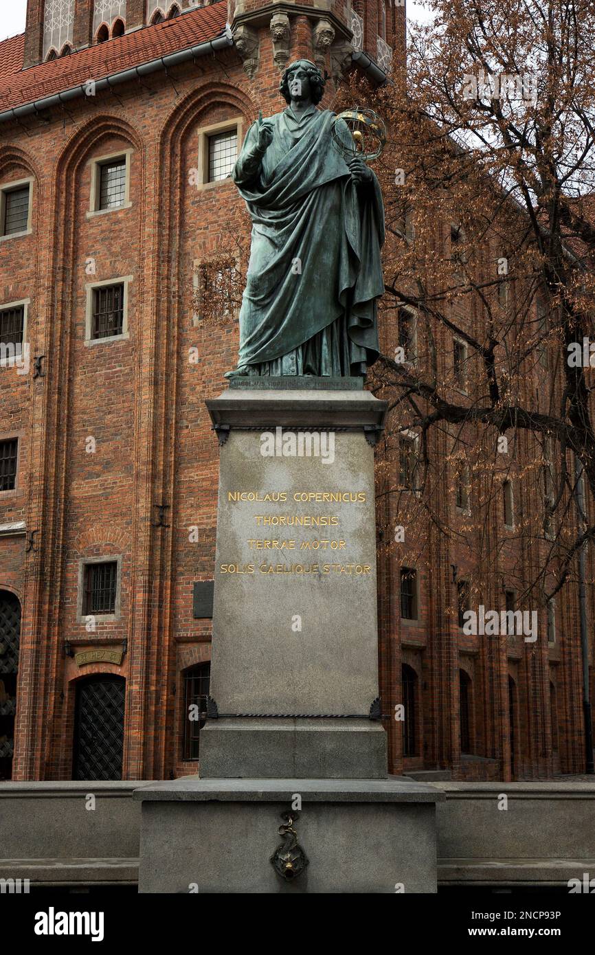 Monumento a Nicolaus Copernicus a Torun in Polonia Foto Stock