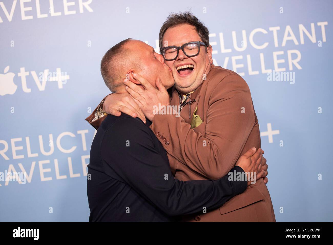 Robert Rinder, left, and Alan Carr pose for photographers upon arrival for the premiere of the film 'The Reluctant Traveller' in London, Tuesday, Feb. 14, 2023. (Photo by Vianney Le Caer/Invision/AP) Foto Stock