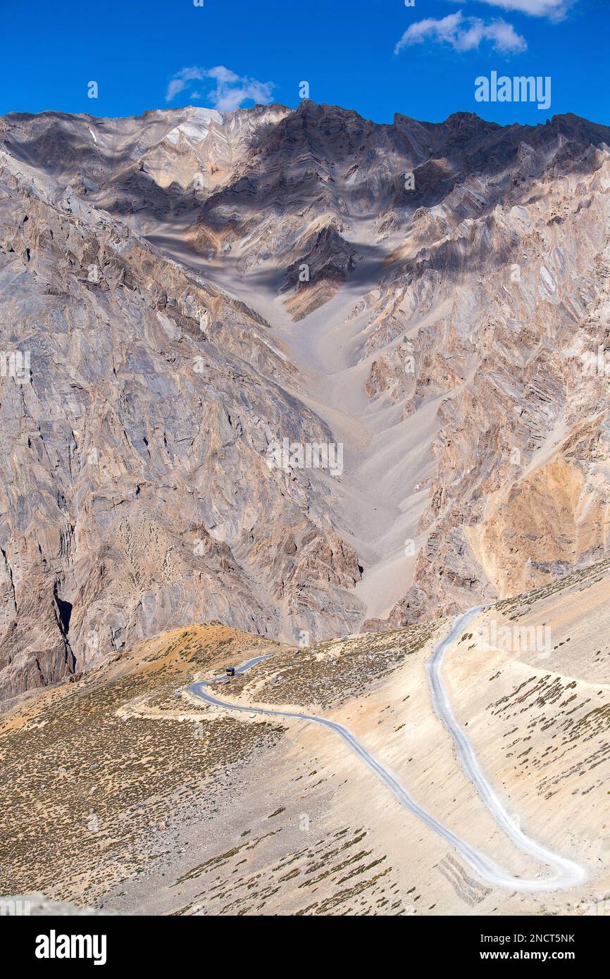 Paesaggio himalayano in Himalaya lungo Manali-Leh autostrada. Himachal Pradesh, India Foto Stock