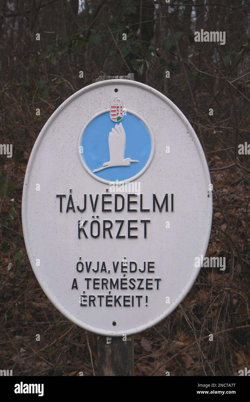 Cartello riserva naturale in ungherese, Koszeg Hills, Vas County, Ungheria Foto Stock