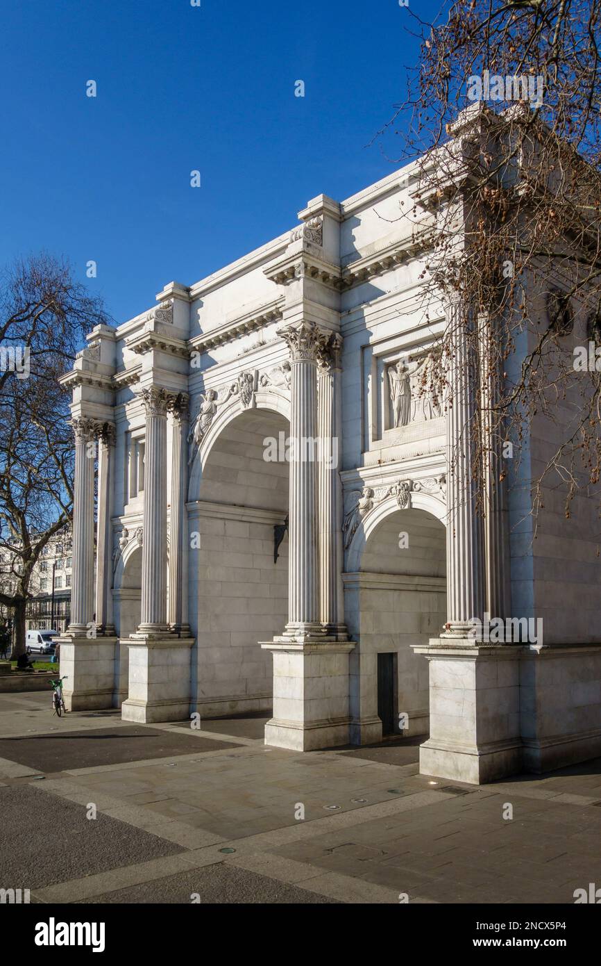 Il Marble Arch, Londra, costruito da John Nash come parte di Buckingham Palace nel 1827 e spostato all'incrocio di Oxford Street e Park Lane nel 1851 Foto Stock