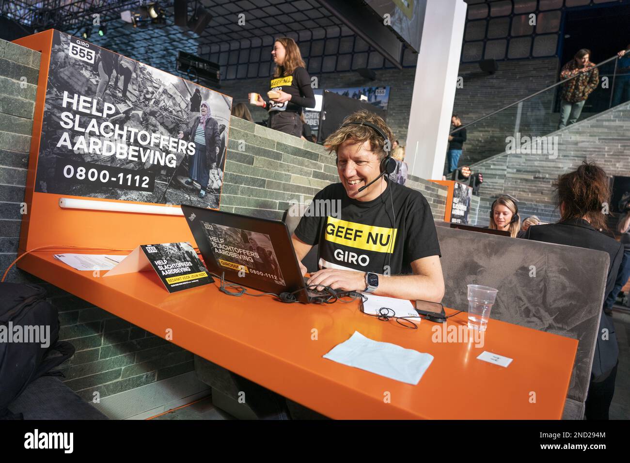 HILVERSUM - Klaas van Kruistum sulla call panel durante la giornata nazionale di azione del giro 555. Il denaro viene raccolto attraverso varie campagne per le vittime dei terremoti in Turchia e Siria. ANP JEROEN JUMELET olanda fuori - belgio fuori Foto Stock