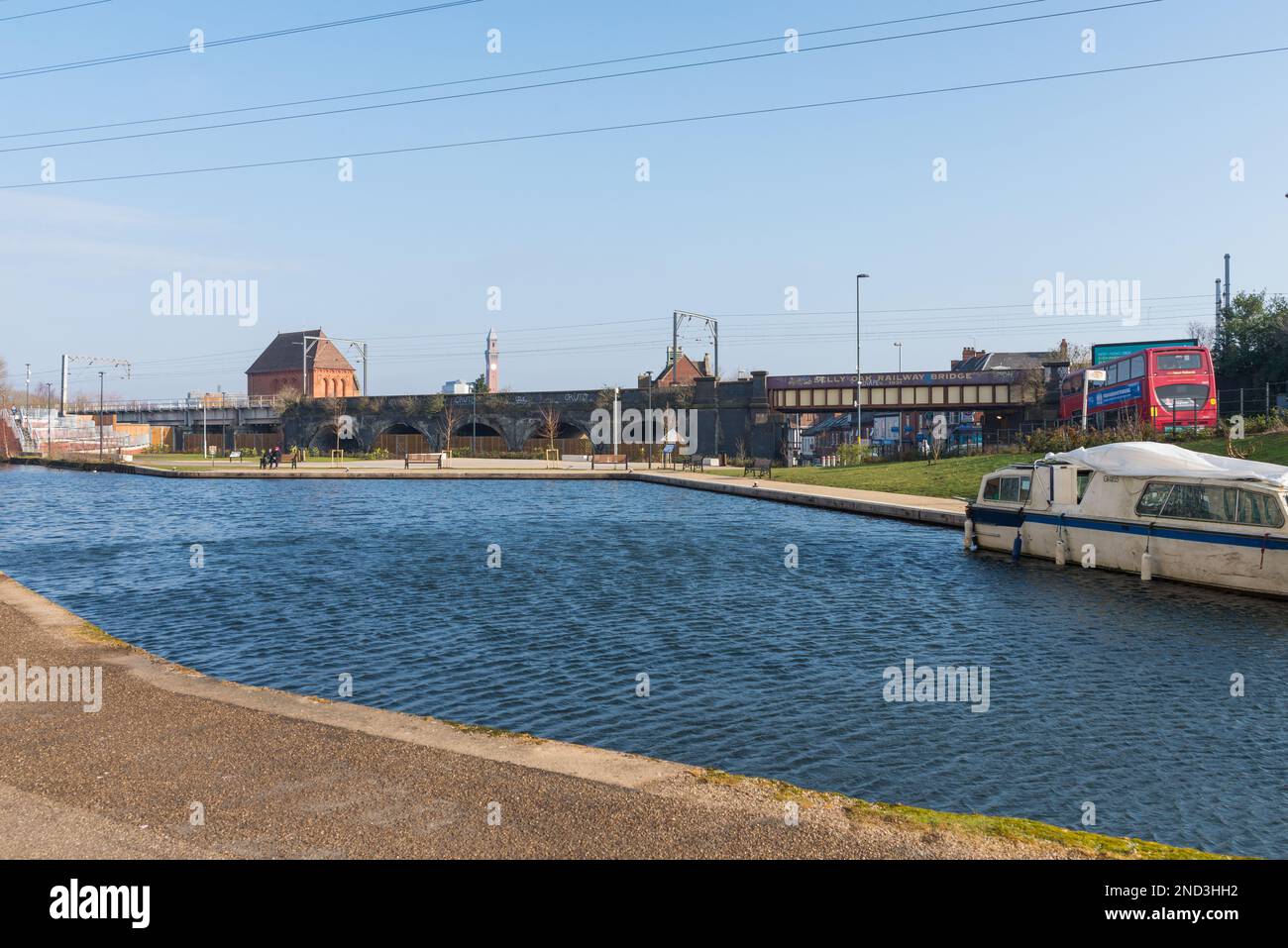 Il Whitehouse's Wharf, recentemente rinnovato, sul canale Worcester e Birmingham a Selly Oak, Birmingham, Regno Unito Foto Stock