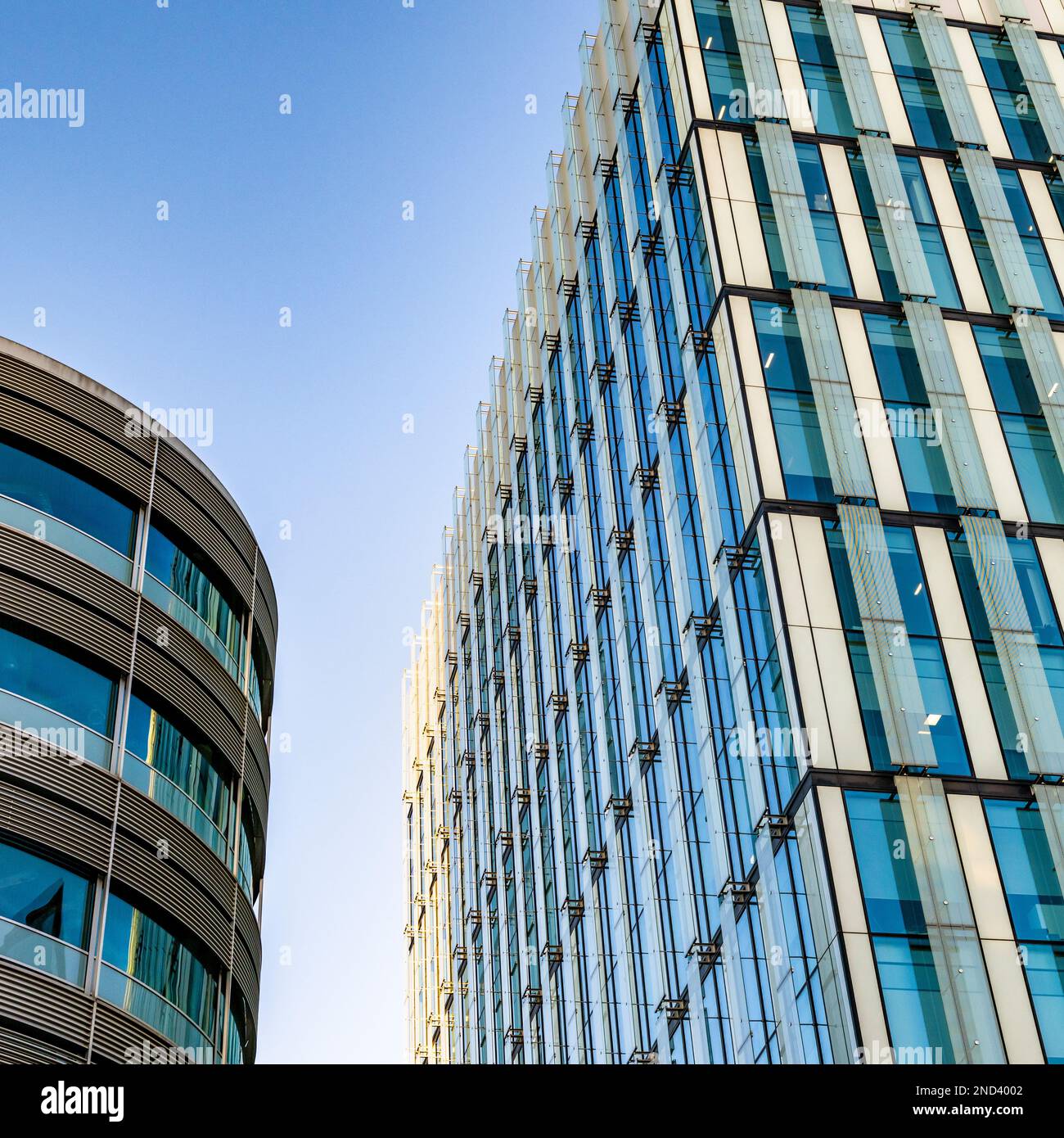 Stili architettonici misti contemporanei degli edifici di uffici e appartamenti nell'area di Spinningfields di Manchester. REGNO UNITO Foto Stock