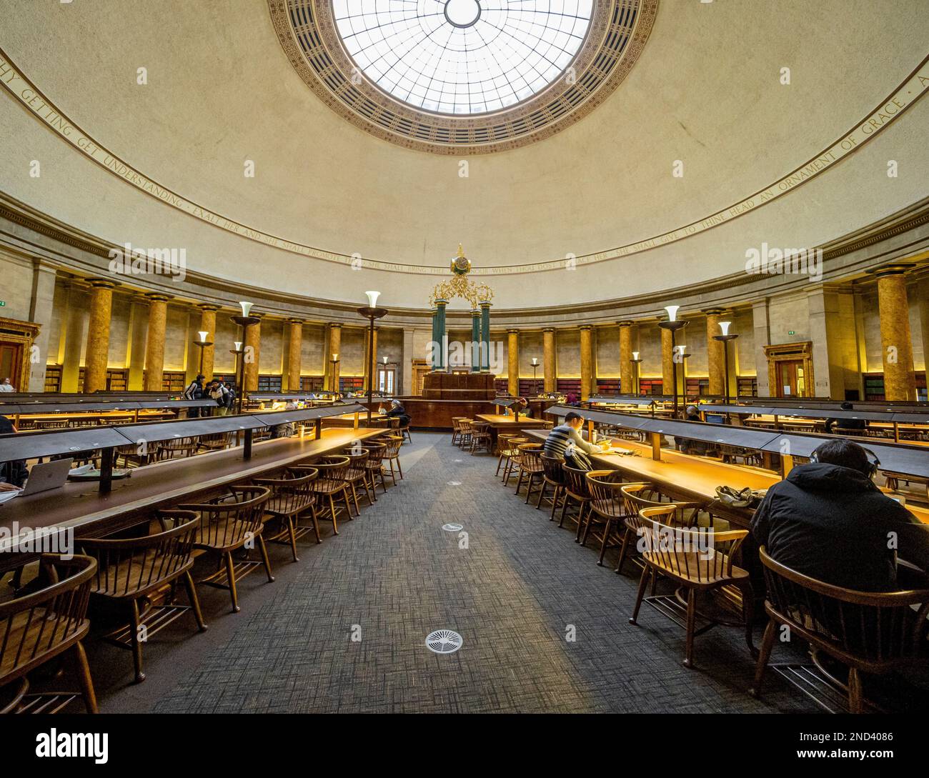 Sala di lettura Wolfson, biblioteca centrale di Manchester. Manchester, Regno Unito Foto Stock