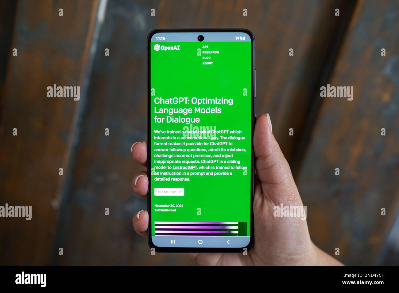 ChatGPT Apri la home page di chatbot ai sullo schermo del telefono in mano. Budapest, Ungheria - 3 febbraio 2023. Foto Stock