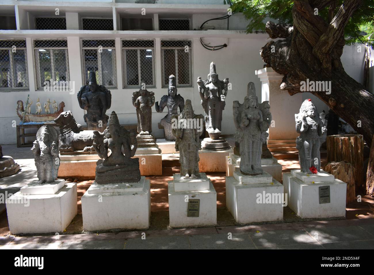 Sculture in pietra multiple a Pondicherry, India Foto Stock