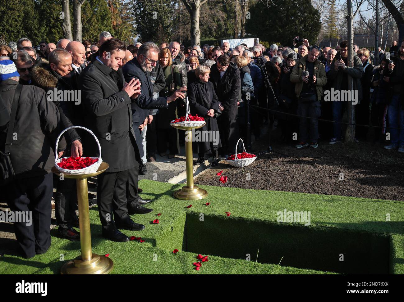 I funerali di Miroslav Ciro Blazevic, allenatore di calcio ed ex allenatore capo della nazionale croata al cimitero Mirogoj di Zagabria, Croazia il 15 febbraio 2023. Foto: Matija Habljak/PIXSELL Foto Stock