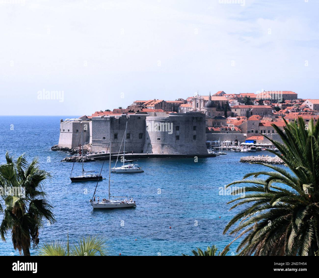 la fortezza di dubrovnik e il porto si affacciano sul primo piano Foto Stock