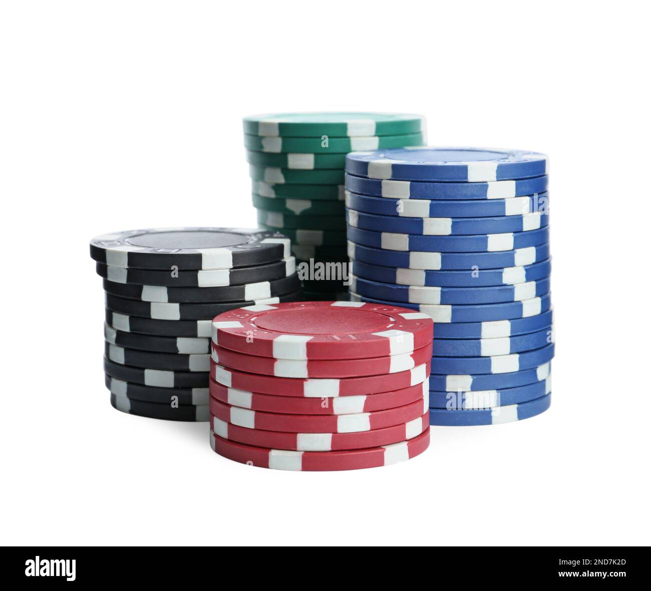 Chip di plastica da casinò impilati su sfondo bianco. Gioco di poker Foto Stock