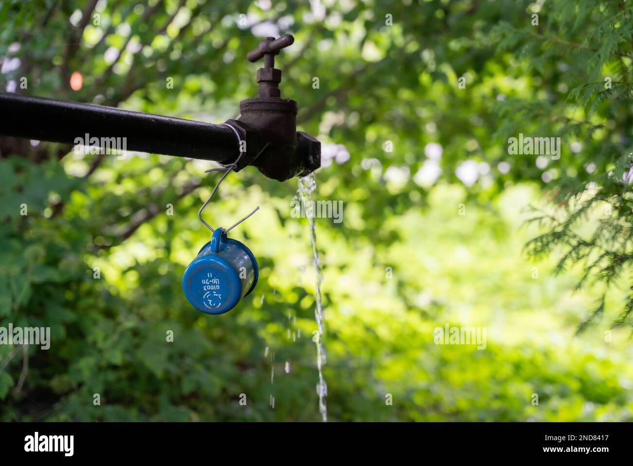 I pozzi artesiani a Kärdla. Dobbiamo la loro acqua cristallina, all'impatto meteorite che si è verificato circa 455 milioni di anni fa. Foto Stock