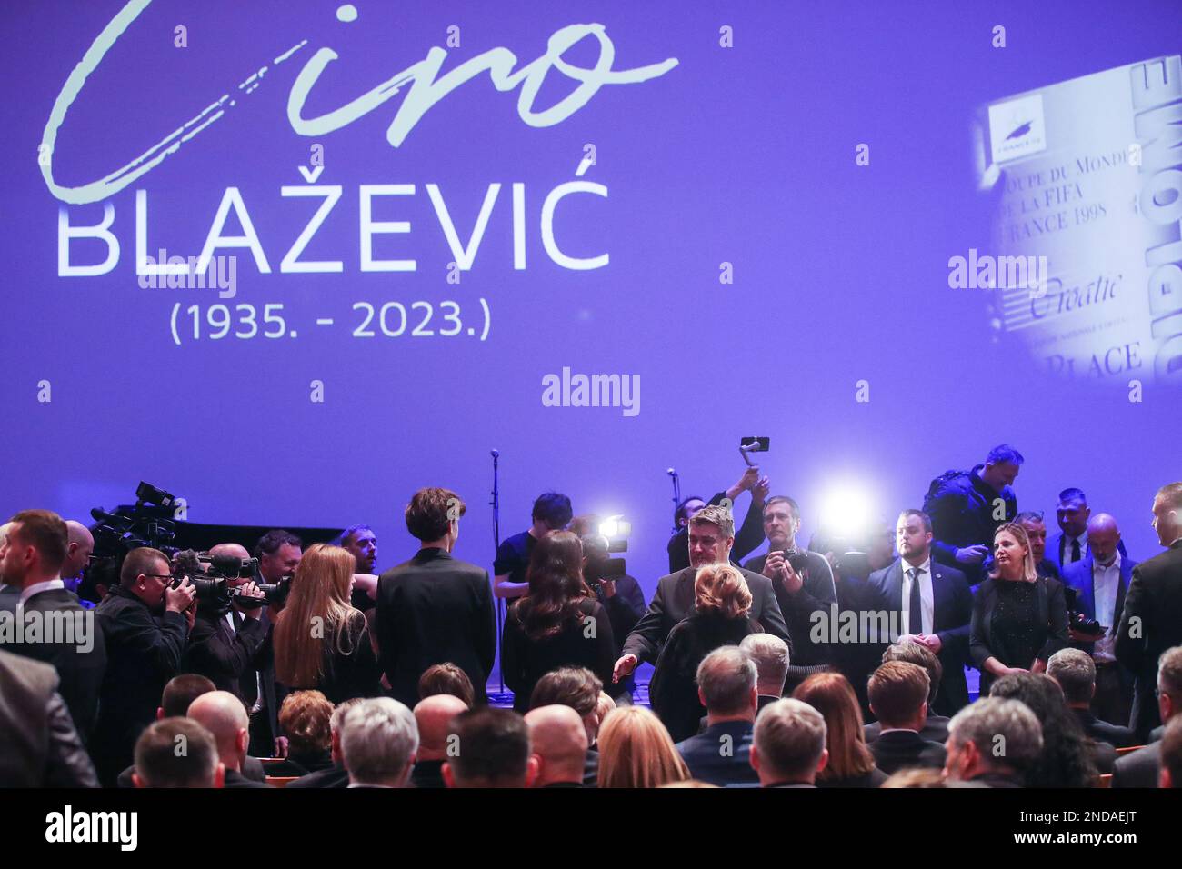 La commemorazione di Miroslav Ciro Blazevic, allenatore di calcio ed ex allenatore capo della nazionale croata nella sala concerti di Vatroslav Lisinski a Zagabria, Croazia, il 15 febbraio 2023. Foto: Slavko Midzor/PIXSELL Foto Stock