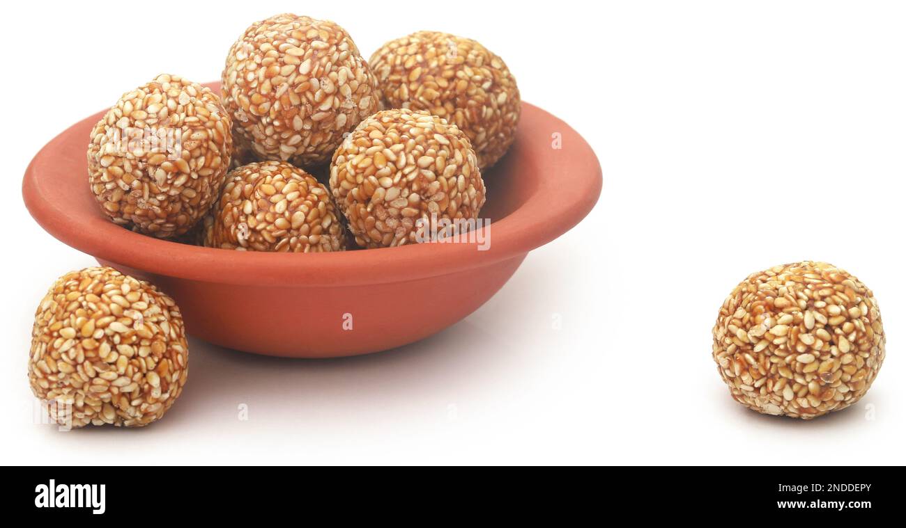 Sesamo caramello laddu molto popolare nel subcontinente indiano Foto Stock