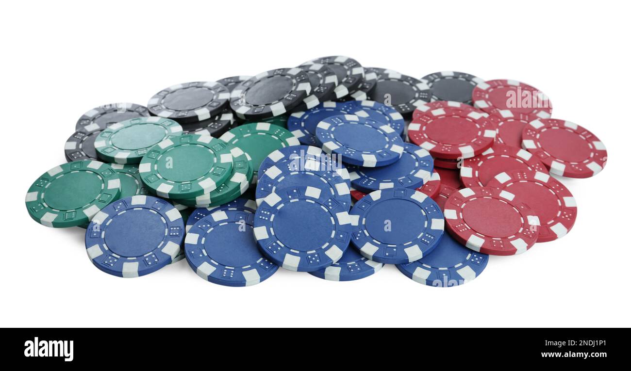 Schegge di plastica su sfondo bianco. Gioco di poker Foto Stock