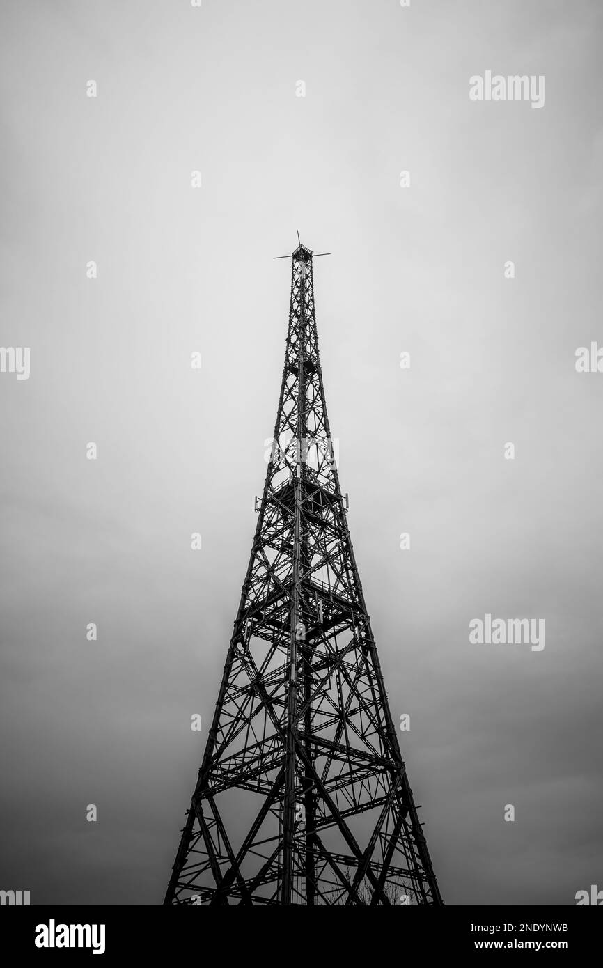 La torre dell'antenna wodden della stazione radio dal centro del 1930s. Torre di trasmissione (una delle più alte costruzioni in legno del mondo). Foto Stock