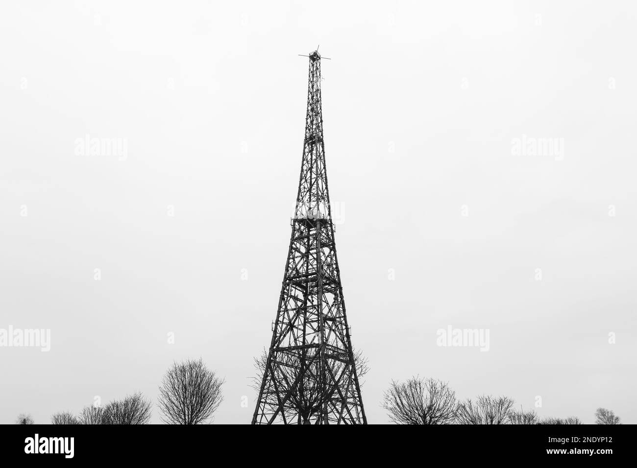 La torre dell'antenna wodden della stazione radio dal centro del 1930s. Torre di trasmissione (una delle più alte costruzioni in legno del mondo). Foto Stock