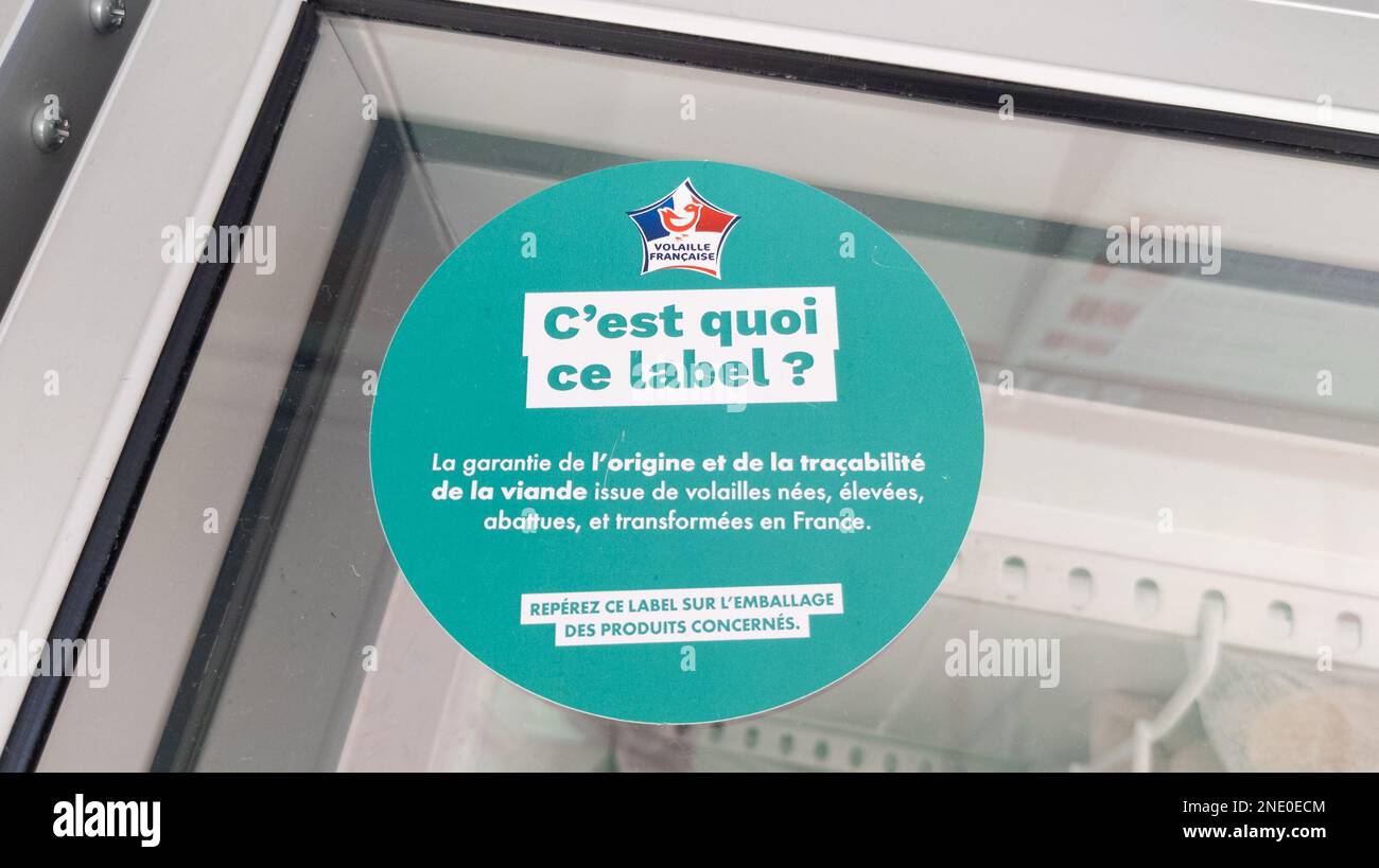 Bordeaux , Aquitaine France - 14 02 2023 : etichetta volaille francoise marchio di certificazione logo marchio e segno testo francese garanzia dell'origine della carne Foto Stock