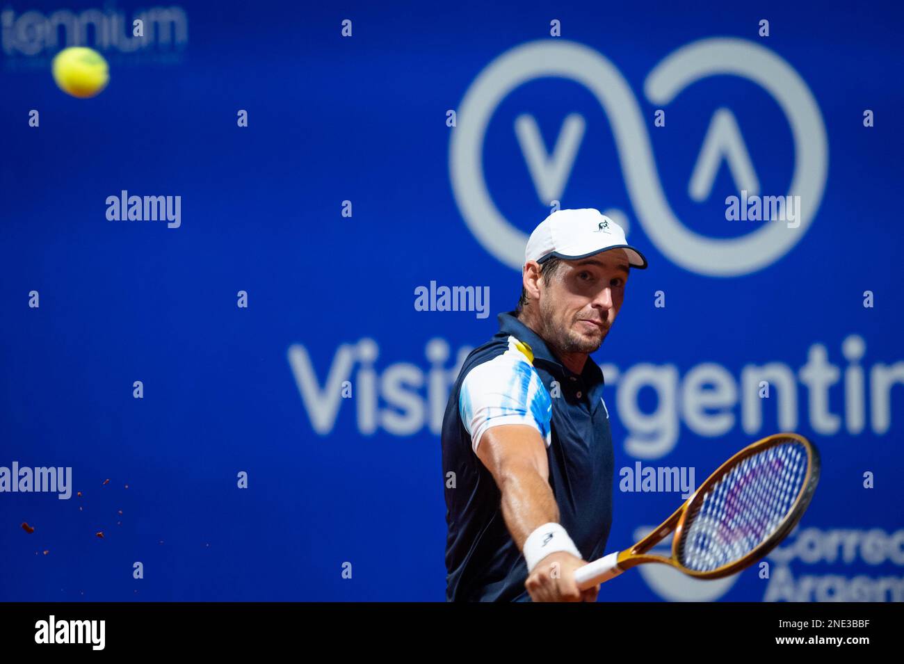 Buenos Aires, Argentina. 15th Feb, 2023. Dusan Lajovic di Serbia in azione durante il turno sedici singoli dell'ATP 250 Argentina Open 2023 partita contro Camilo Ugo Carabelli di Argentina al Buenos Aires Lawn Tennis Club. Punteggio finale; Camilo Ugo Carabelli 0:2 Dusan Lajovic Credit: SOPA Images Limited/Alamy Live News Foto Stock