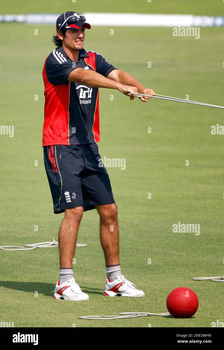 England's captain Alastair Cook stretches during a practice session ahead of their second test cricket match against Bangladesh in Dhaka, Bangladesh, Friday, March 19, 2010. (AP Photo/Aijaz Rahi) Foto Stock