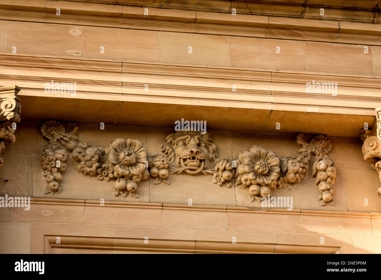 La Shire Hall Stonework Detail, Northgate Street, Warwick, Warwickshire, Inghilterra, REGNO UNITO Foto Stock