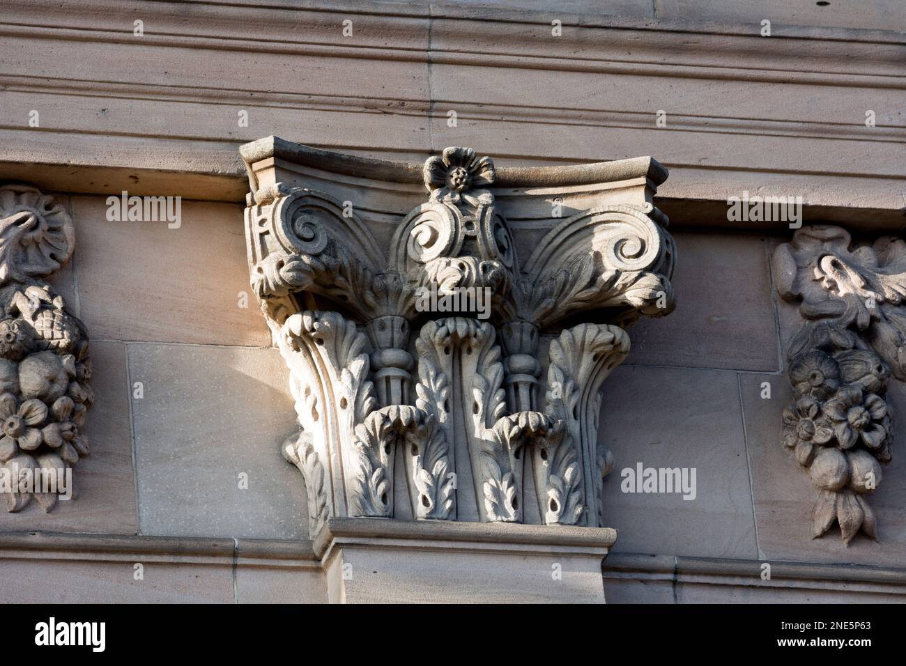 La Shire Hall Stonework Detail, Northgate Street, Warwick, Warwickshire, Inghilterra, REGNO UNITO Foto Stock