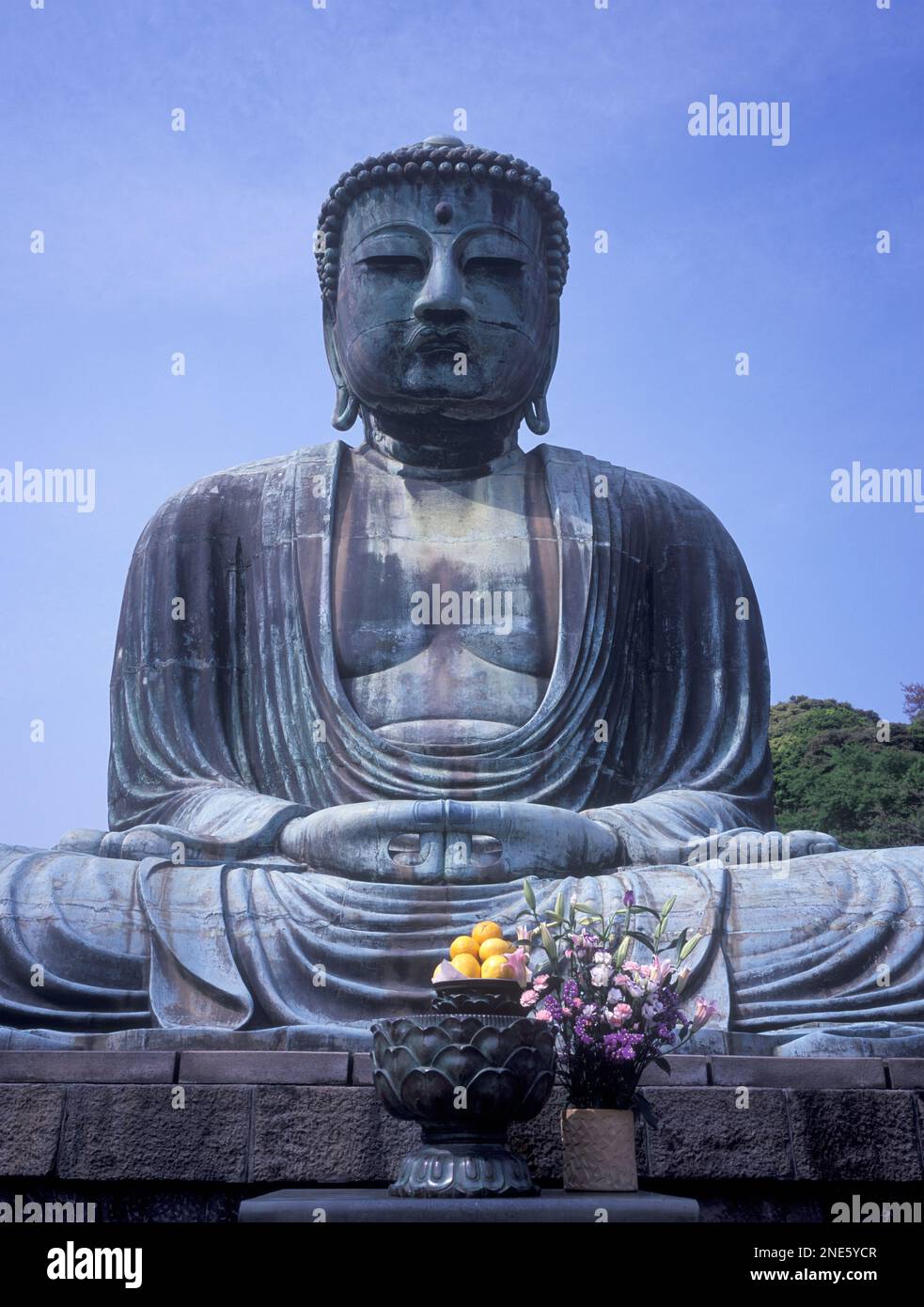 Il Giappone, la regione di Tokyo, Kamakura, il Daibutsu o il Grande Buddha risale al 1252 ed è alto 11,3 metri e pesa 900 tonnellate. Foto Stock