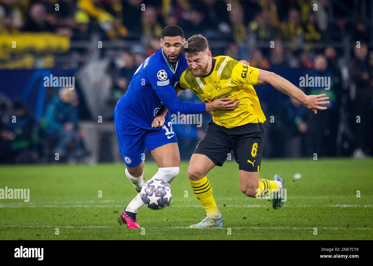 Dortmund, Germania. 15th Feb, 2023. Ruben Loftus-guancia (Chelsea), Salih Özcan (BVB) Borussia Dortmund - FC Chelsea Londra 15.02.2023 Copyright (nur Foto Stock