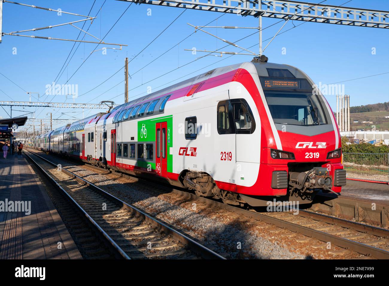 Europa, Lussemburgo, Stazione di Mersch, CLF Classe 2300 No 2319 treno passeggeri elettrico su un servizio locale Foto Stock