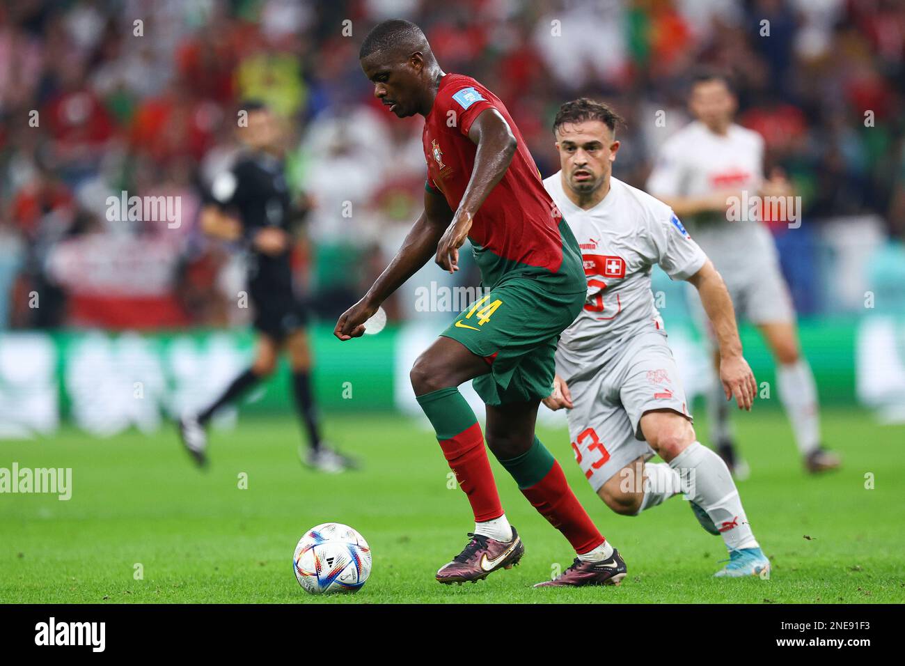 LUSAIL CITY, QATAR - 06 DICEMBRE: William Carvalho durante la Coppa del mondo FIFA Qatar 2022 turno di 16 partita tra Portogallo e Svizzera al Lusail Stadium il 6 dicembre 2022 a Lusail City, Qatar. (Foto di MB Media) Foto Stock