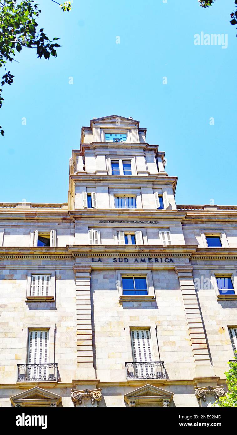 Edifici di architettura catalana classica a Barcellona, Catalunya, Spagna, Europa Foto Stock