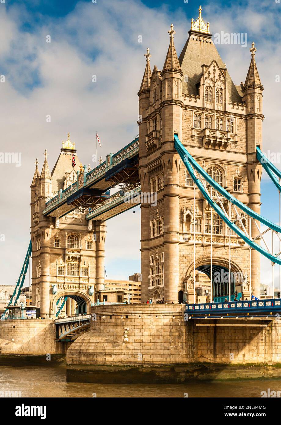 Il Tower Bridge sul Tamigi, Londra. Il più grande ponte di Bascule mai completato Foto Stock