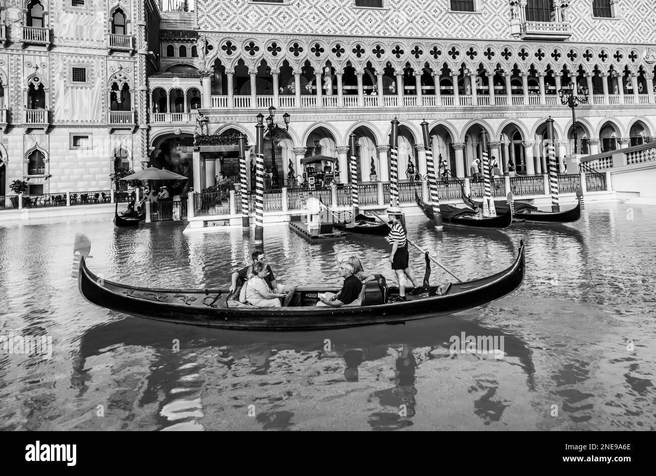 Las Vegas, USA - 17 luglio 2008: Venezia risort con gondola a Las Vegas, USA. Il resort di lusso dispone di un hotel a cinque diamanti con 4.049 suite e 4.059 Foto Stock