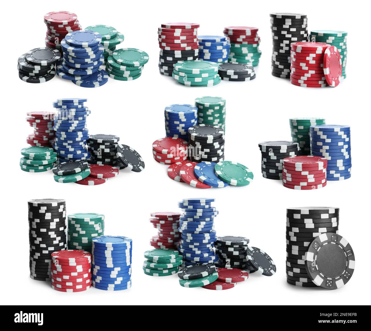 Set con pile di chip casinò diversi su sfondo bianco. Gioco di poker Foto Stock