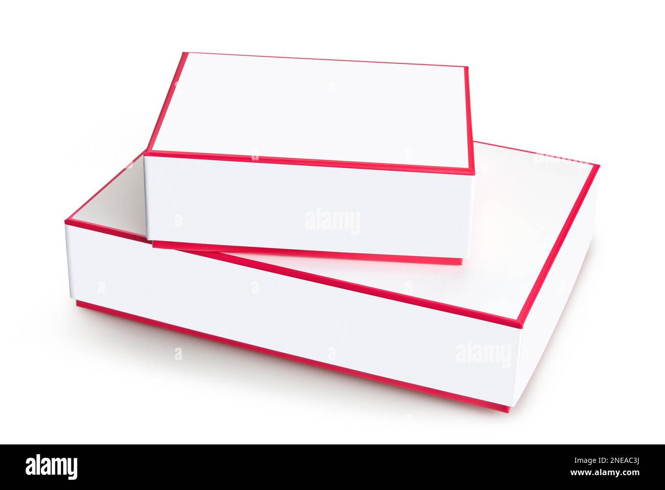 Due scatole di cioccolato bianco o macaron isolate su bianco con percorso di ritaglio Foto Stock