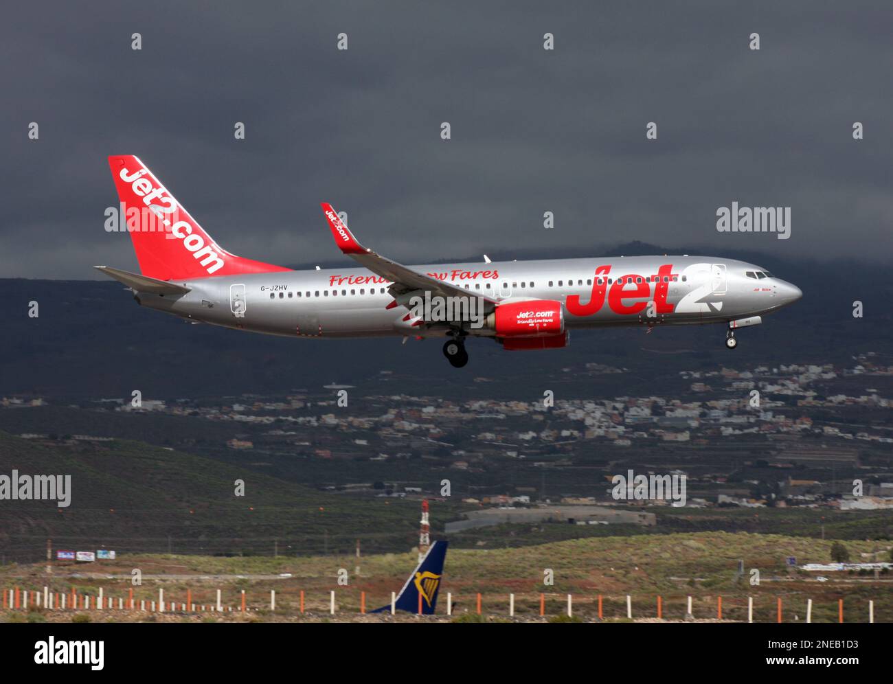 A Jet2 Boeing 737-800 vicino Tenerife Sud Aeroporto Isole Canarie Foto Stock