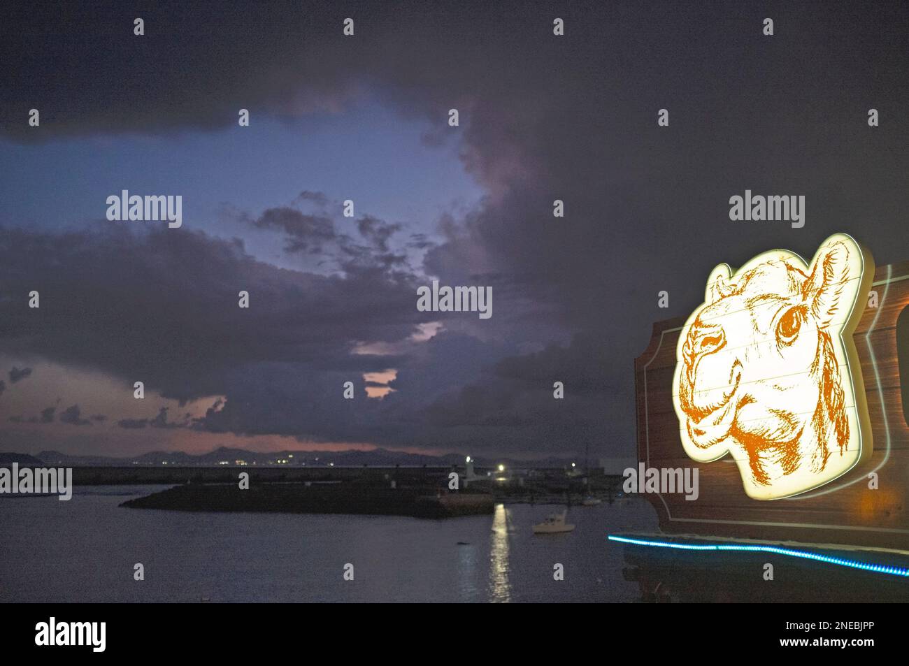 Serata nel porto di Playa Blanca, Lanzarote Foto Stock