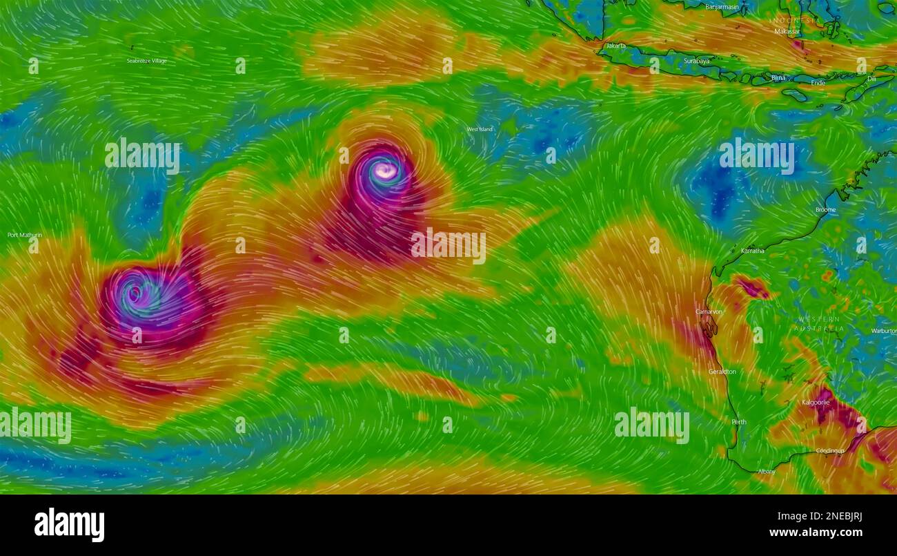 Dresda, Germania – 14 febbraio 2023: Mappa dell'Oceano Indiano su Windy Weather web service che mostra due uragani Freddy e Dingani che si avvicinano all'Australia Foto Stock