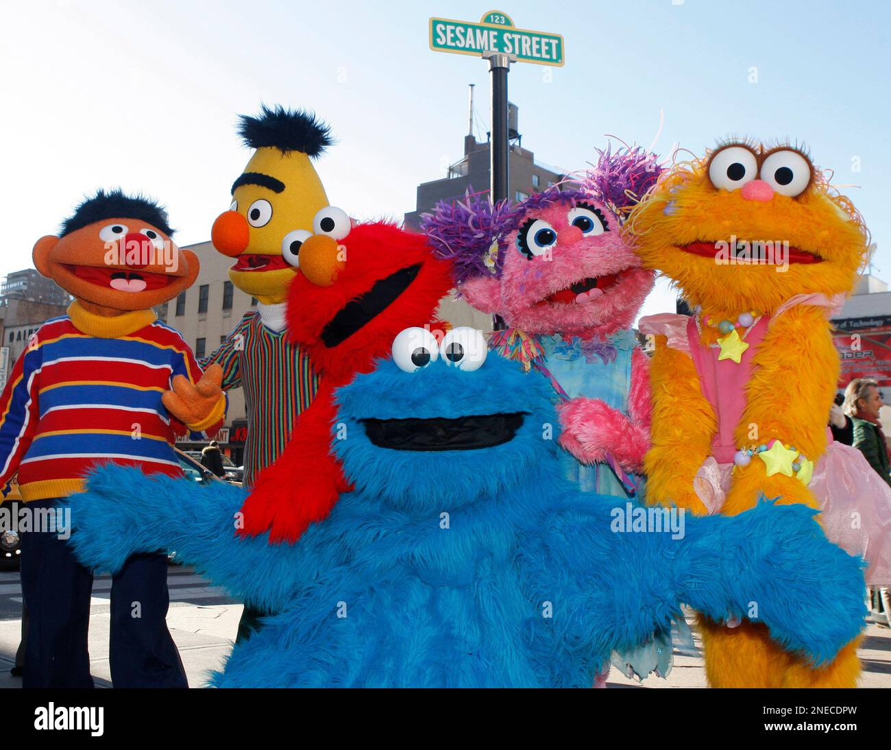 Characters from Sesame Street Live appear on the street by Madison Square Garden to celebrate the 30th anniversary of the live touring stage shows based on the PBS television series in New York, Thursday, Feb. 4, 2010. From left are Ernie, Bert, Elmo, Cookie Monster (foreground), Abby Cadabby, and Zoe. (AP Photo/Kathy Willens) Foto Stock