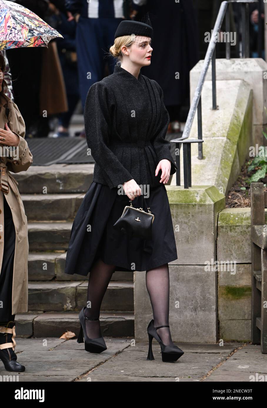 16th febbraio 2023, Londra, Regno Unito. Elle Fanning arrivo al Memorial Service per Vivienne Westwood, Southwark Cathedral, Londra. Credit: Doug Peters/EMPICS/Alamy Live News Foto Stock