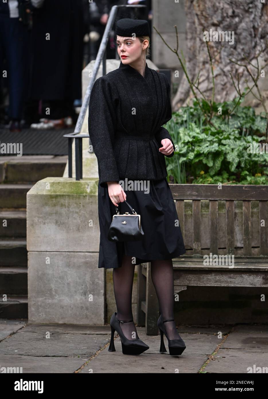 16th febbraio 2023, Londra, Regno Unito. Elle Fanning arrivo al Memorial Service per Vivienne Westwood, Southwark Cathedral, Londra. Credit: Doug Peters/EMPICS/Alamy Live News Foto Stock