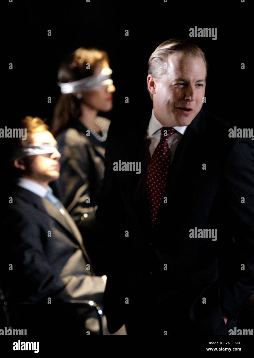 British actor Samuel West, right, performs a scene from the play Enron, which runs at the Noel Coward Theatre in London, Monday, Jan 25, 2010. Inspired by real-life events, using music, dance and video, the play explores one of the most infamous scandals in financial history. (AP Photo/Joel Ryan) Foto Stock