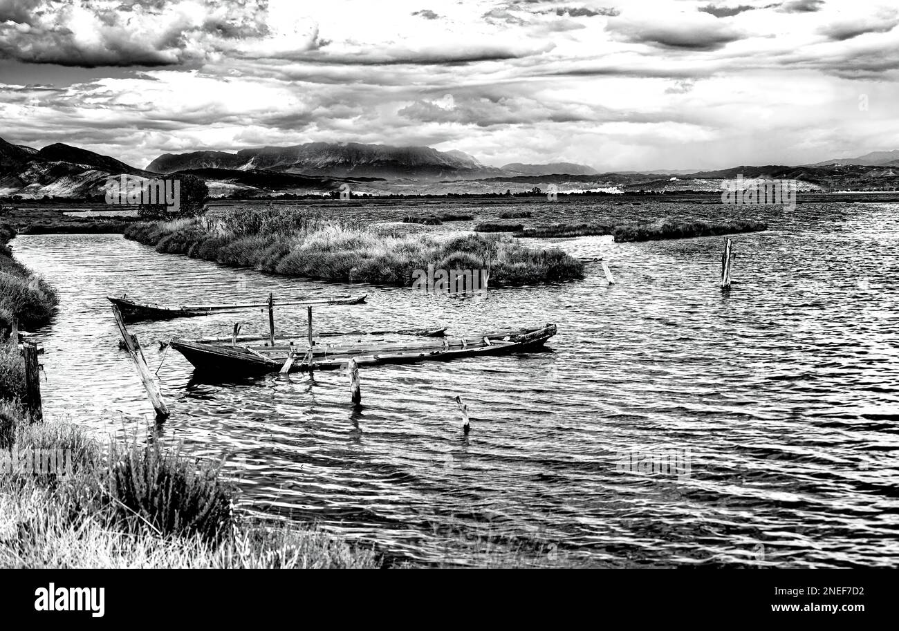 i pescatori locali hanno semplicemente lasciato le loro barche dopo che il parco naturale era lì e chiuso per la pesca Foto Stock