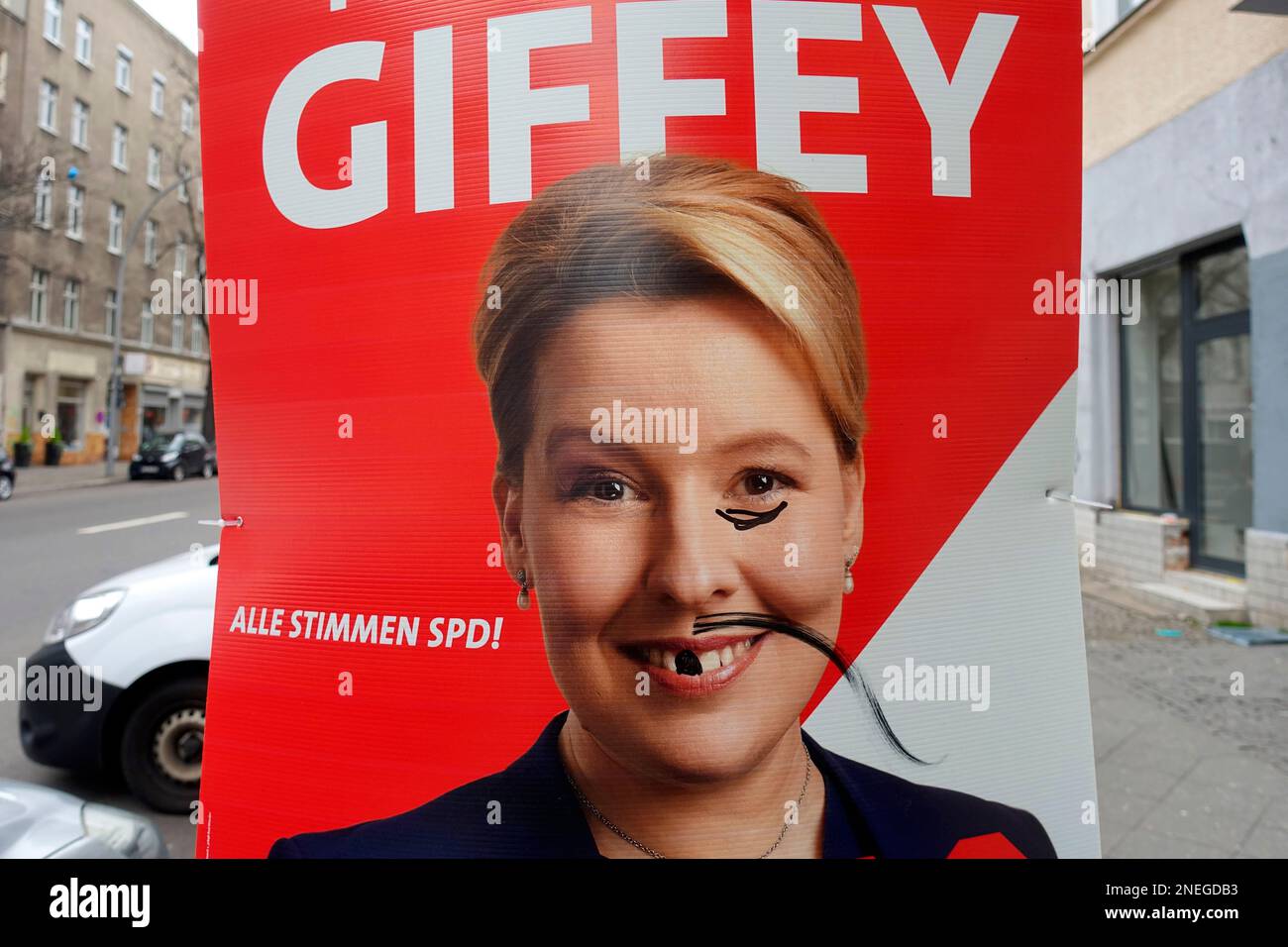 Scaraventa il poster elettorale di Franziska Giffey, Berlino, Germania, pubblica amministrazione Foto Stock