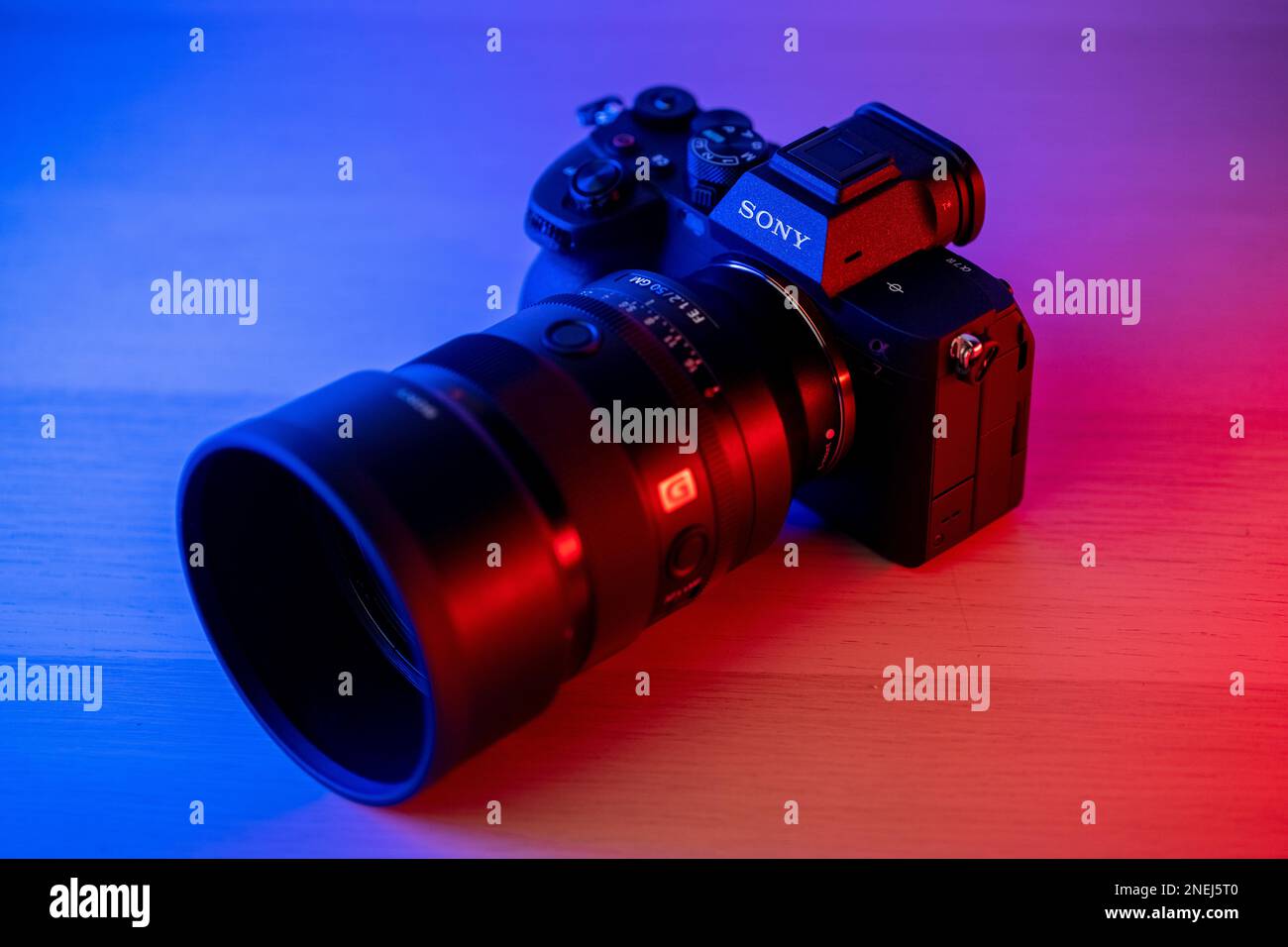 Fotocamera MILC mirrorless ibrida Full Frame Sony Alpha A7 IV, corpo della fotocamera. La migliore fotocamera mirrorless con stato di t Foto Stock