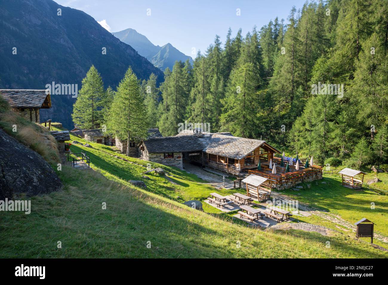 Lo chalet Riffugio Pastore alla luce del mattino - Valsesia - Italia. Foto Stock