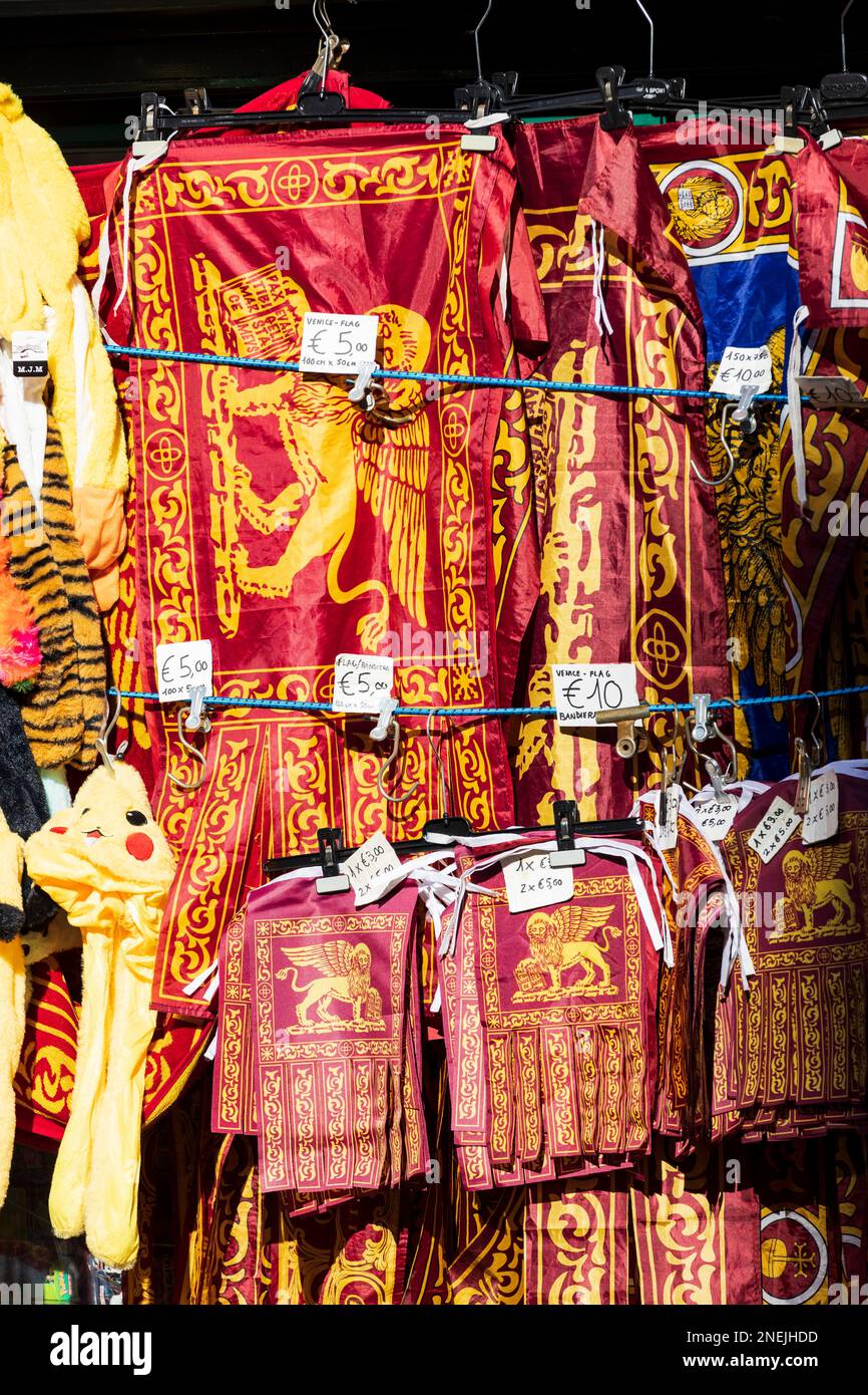 Bandiere veneziane con leone alato, Venezia, Veneto, Italia, Europa Foto Stock