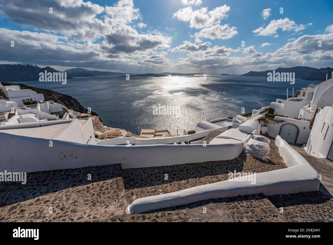 Vista panoramica sulla caldera dal villaggio di Oia, Santorini Foto Stock