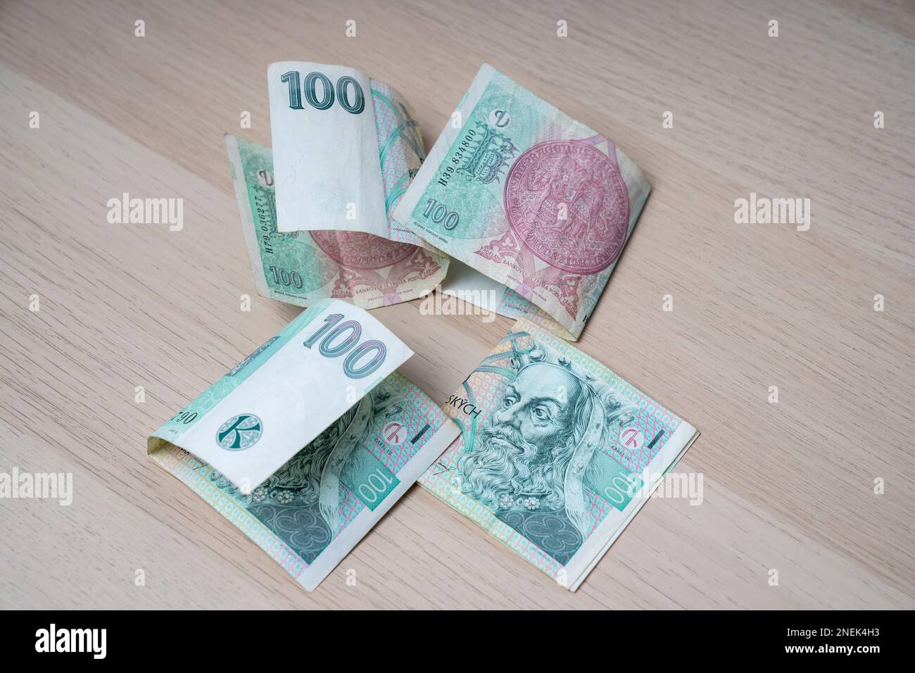 Banconota da 100 korun della Repubblica ceca. Ritratto di Re Karel IV o Carlo IV in denaro ceco. Moneta europea. Foto Stock