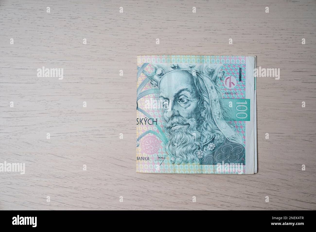 Banconota da 100 korun della Repubblica ceca. Ritratto di Re Karel IV o Carlo IV in denaro ceco. Moneta europea. Foto Stock