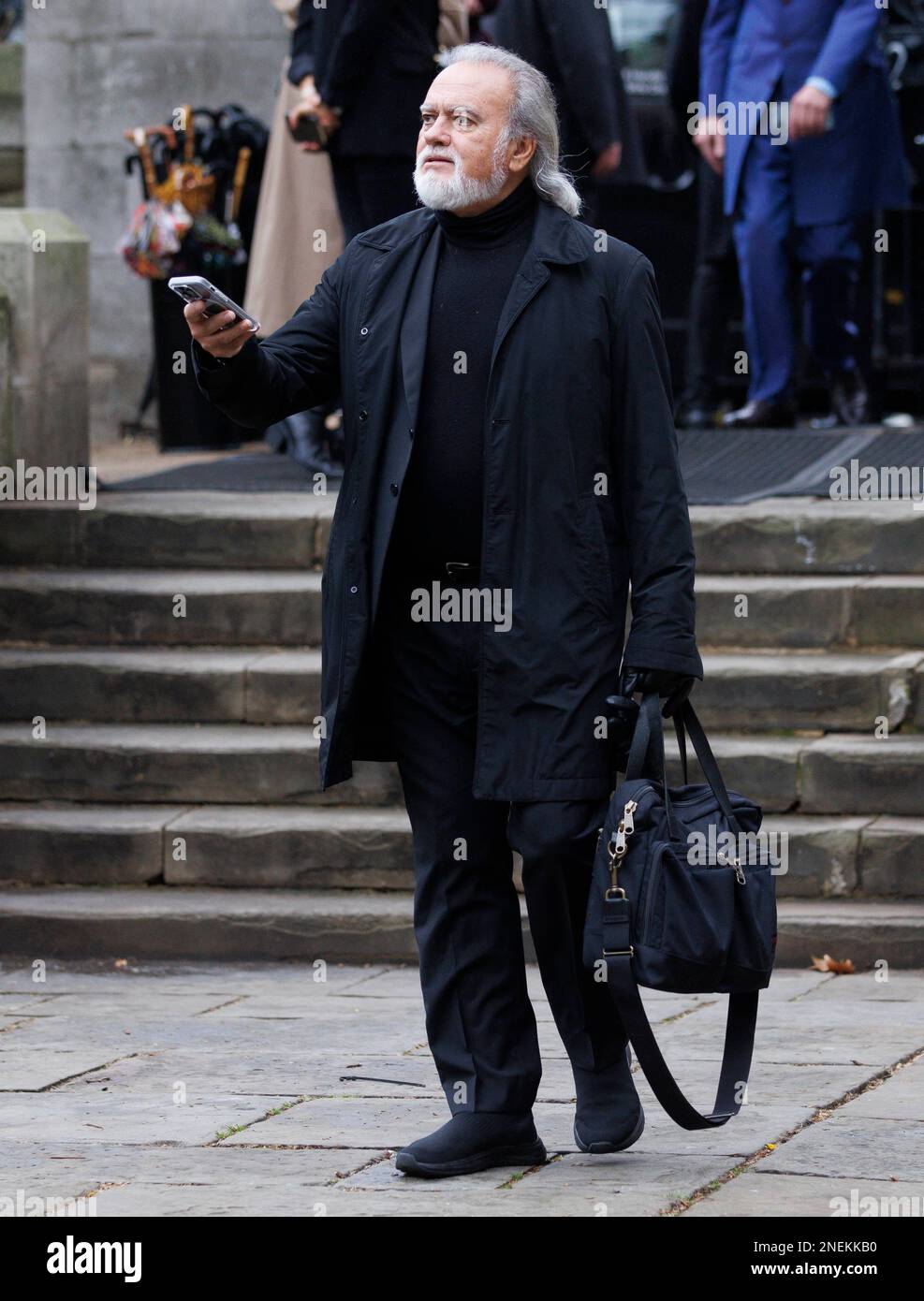 Londra, UK 16 Feb 2023 fotografo di celebrità, Dave Bennett. Famiglia, amici, celebrità e stelle del mondo della moda arrivano alla Southwark Cathedral per assistere a un servizio commemorativo in memoria di Dame Vivienne Westwood. Foto Stock